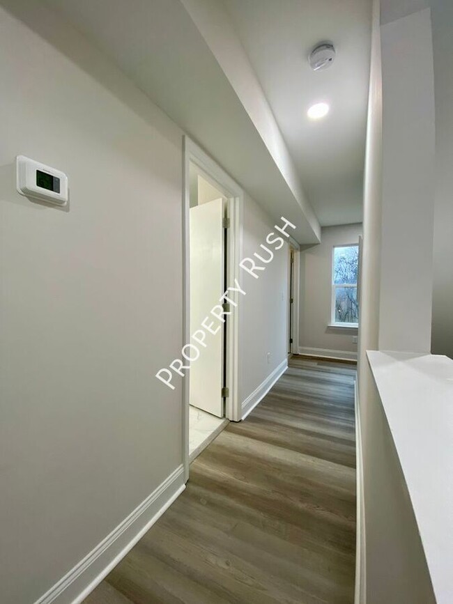 Building Photo - 144 Signal Hills Dr