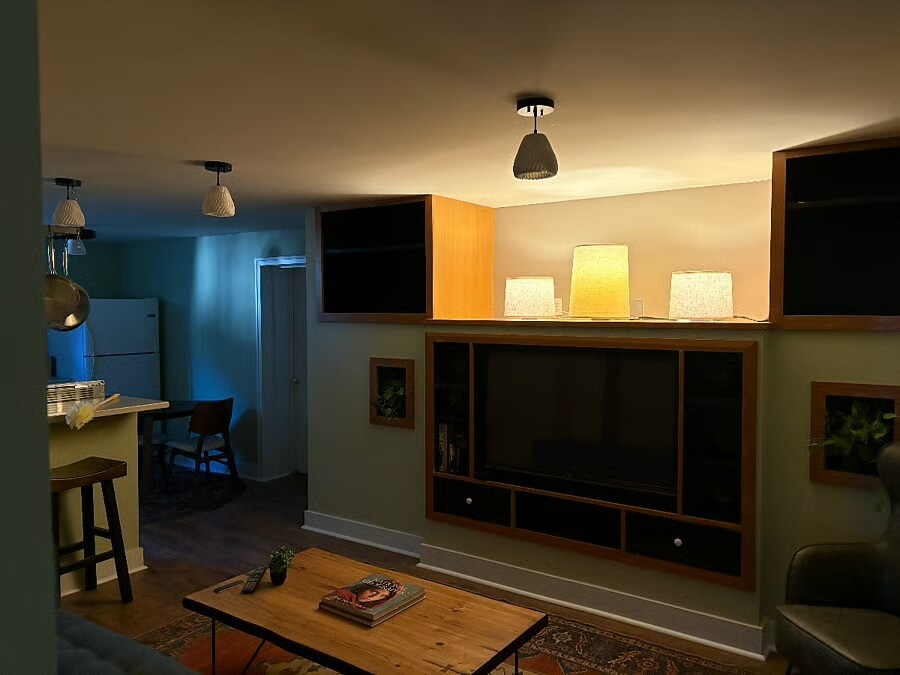 Building Photo - 6021 NE Milton St