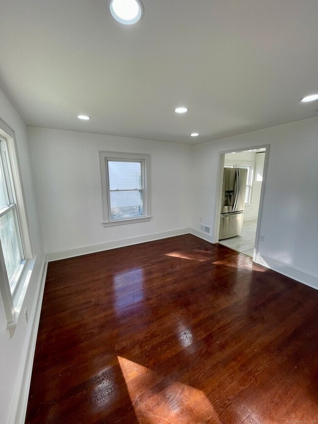 Building Photo - 65 Hinsdale Ave