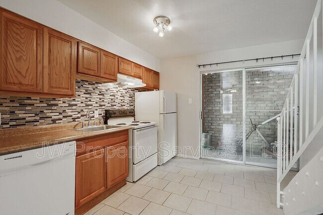Building Photo - 2109 Manson Ave