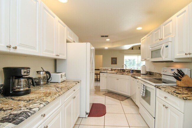 Building Photo - ** 4 BED-3 BATH PRIVATE SINGLE FAMILY POOL...