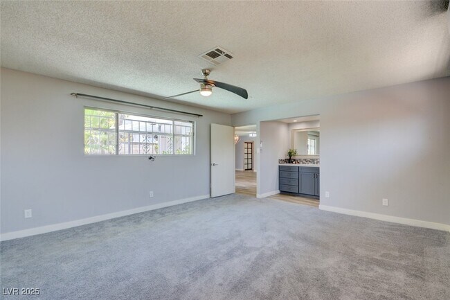 Building Photo - 1056 E Oakey Blvd