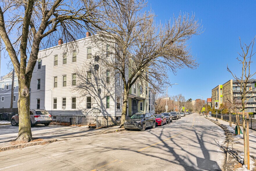 Building Photo - 139-141-141 Putnam Ave