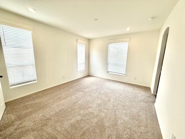 Building Photo - 500 Rancheros Dr