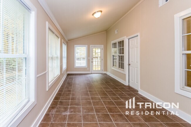 Building Photo - 1440 Brookdale Dr