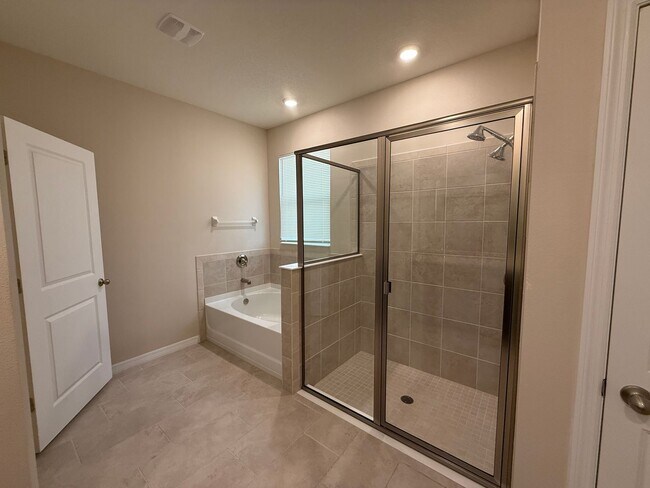 Building Photo - 3 Bedroom 2.5 Bath Single Family Home Prom...