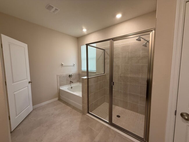 Building Photo - 3 Bedroom 2.5 Bath Single Family Home Promenade Estates