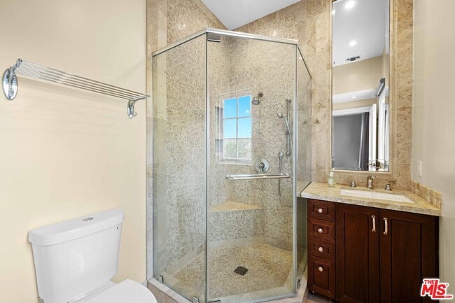 Building Photo - 420 S Beverwil Dr