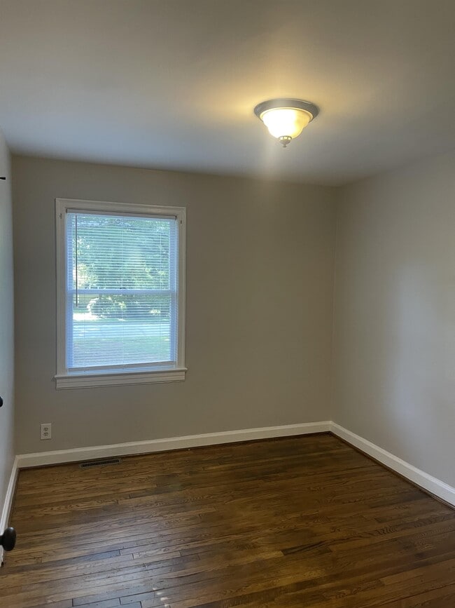 Building Photo - 1207 N Elam Ave