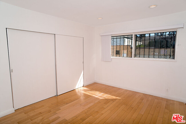 Building Photo - 416 N Oakhurst Dr