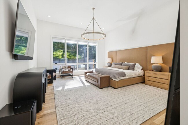 Building Photo - 1323 Harding Pl