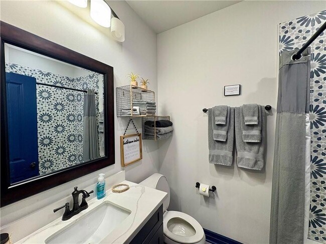 Building Photo - 431 Leboeuf St