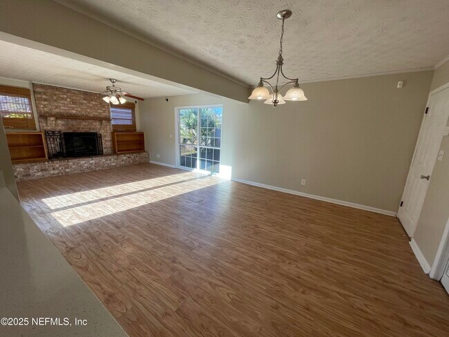 Building Photo - 1136 Willow Ln