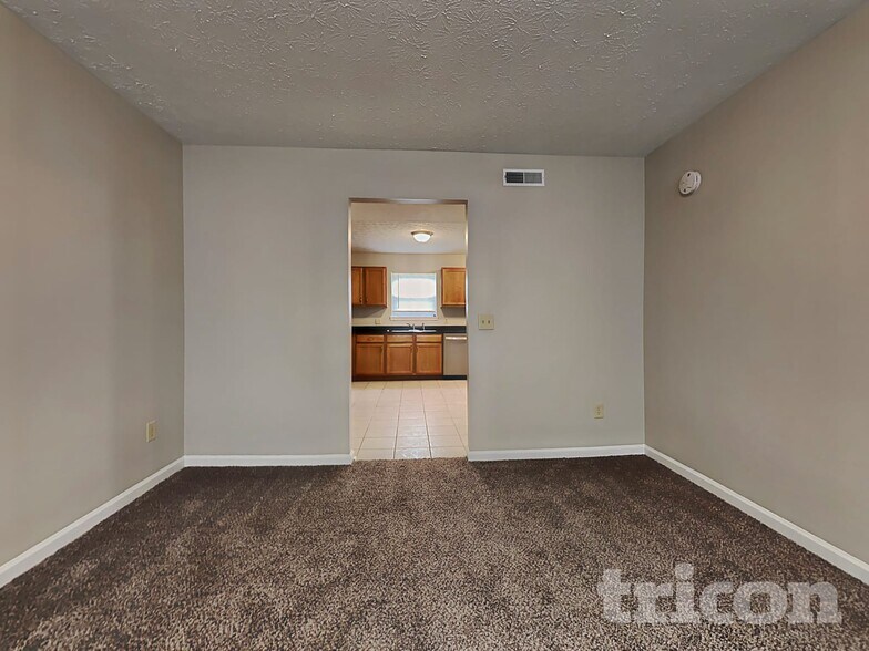 Building Photo - 614 Eastpointe Dr