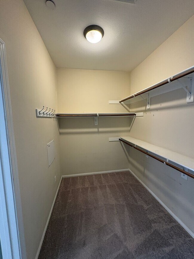 Building Photo - Spacious Townhome in Ventura!