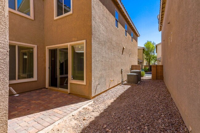 Building Photo - Nicely Upgraded Mountains Edge Gated Commu...