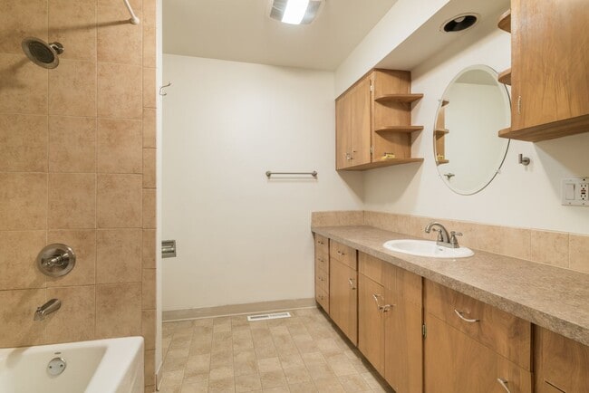 Building Photo - $500 move-in incentive! Awesome 3-bdrm/2-b...