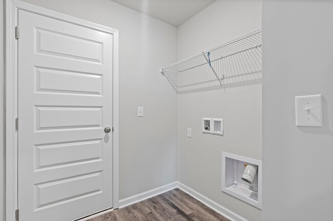 Building Photo - 4020 Ryan Dr SW