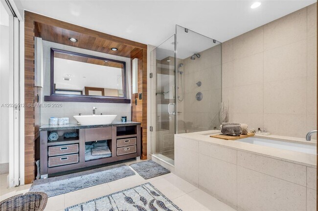 Building Photo - 6801 Collins Ave