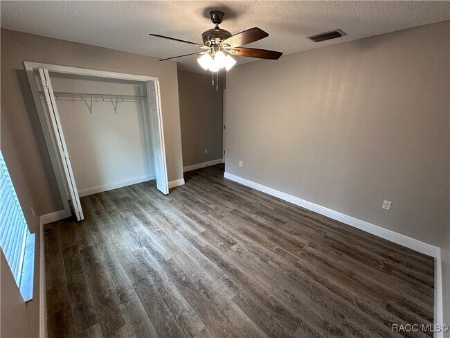Building Photo - 1411 W Cary Dr