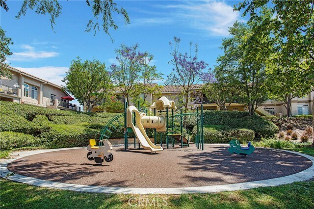 Building Photo - 23 Paulownia