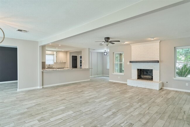 Building Photo - 725 River Plantation Dr
