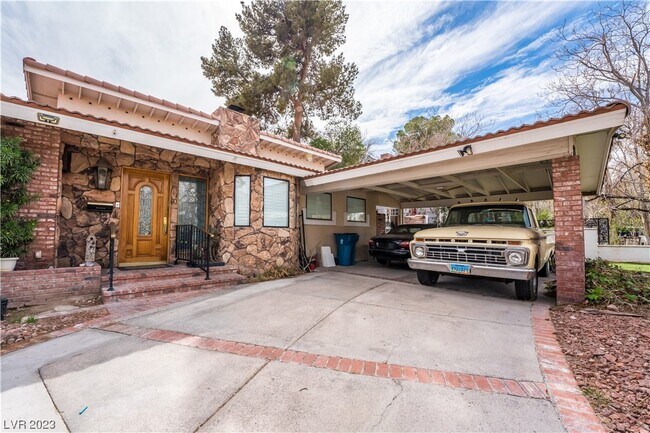 Building Photo - 2701 Bryant Ave