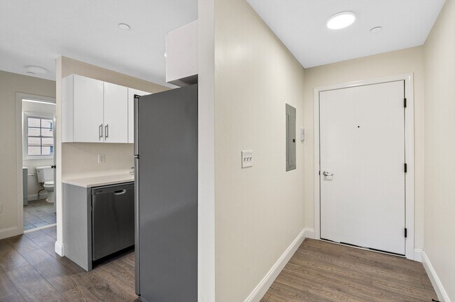 Building Photo - 472 Essex St