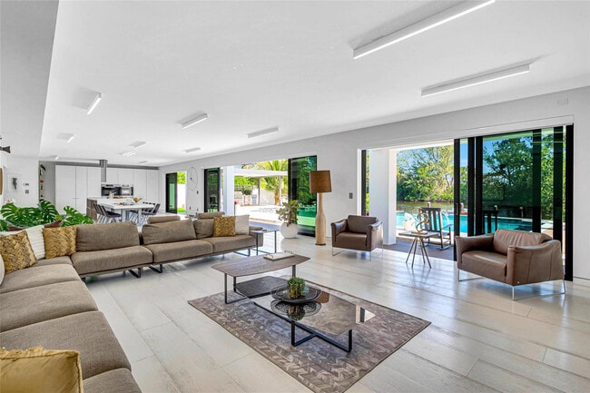 Building Photo - 1430 S Ocean Dr