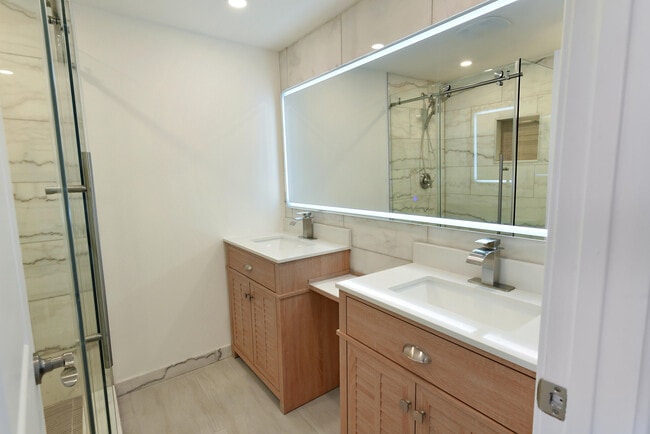 Building Photo - 2018 20th Ct