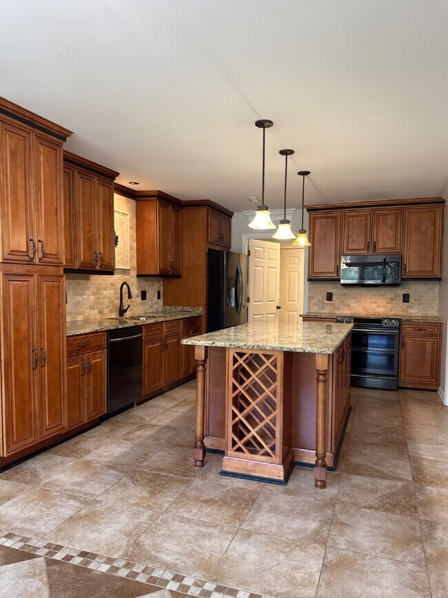 Building Photo - "Charming 4-Bed Oasis with Granite Finishe...