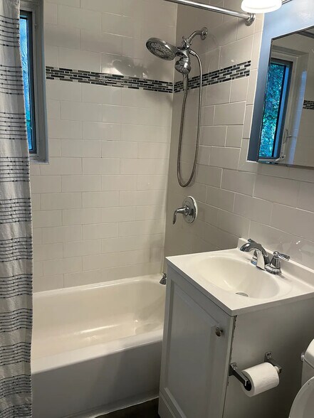 Building Photo - 10307 Montrose Ave