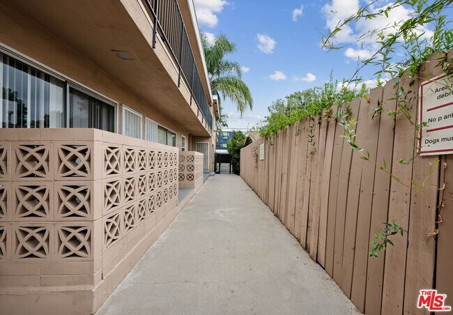 Building Photo - 7550 Fountain Ave