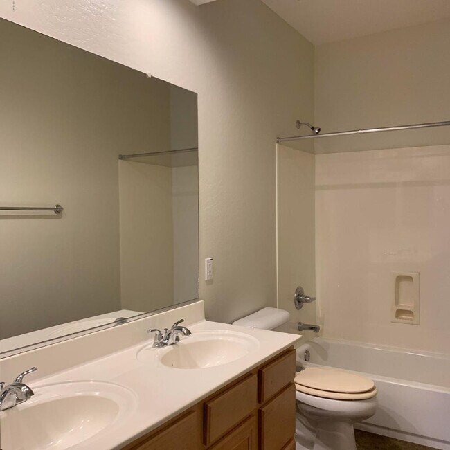 Building Photo - 1530 W Thompson Way