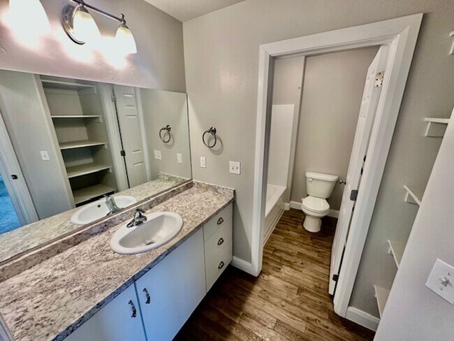 Building Photo - 3 bed -2.5 bath - Newer townhome in the heart of Cedar City!