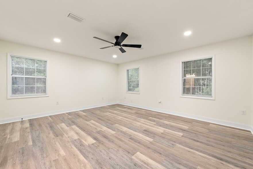 Building Photo - 128 Woods Dr