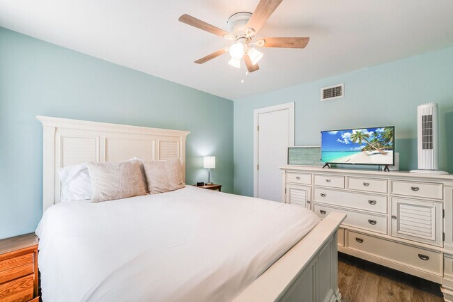 Building Photo - 15010 Leeward Dr