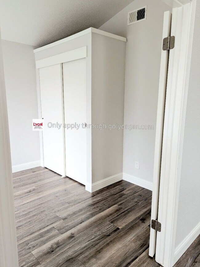 Building Photo - Cute and Cozy Home in Antelope!!!