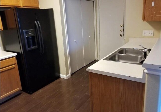 Building Photo - 2801 Southampton Way