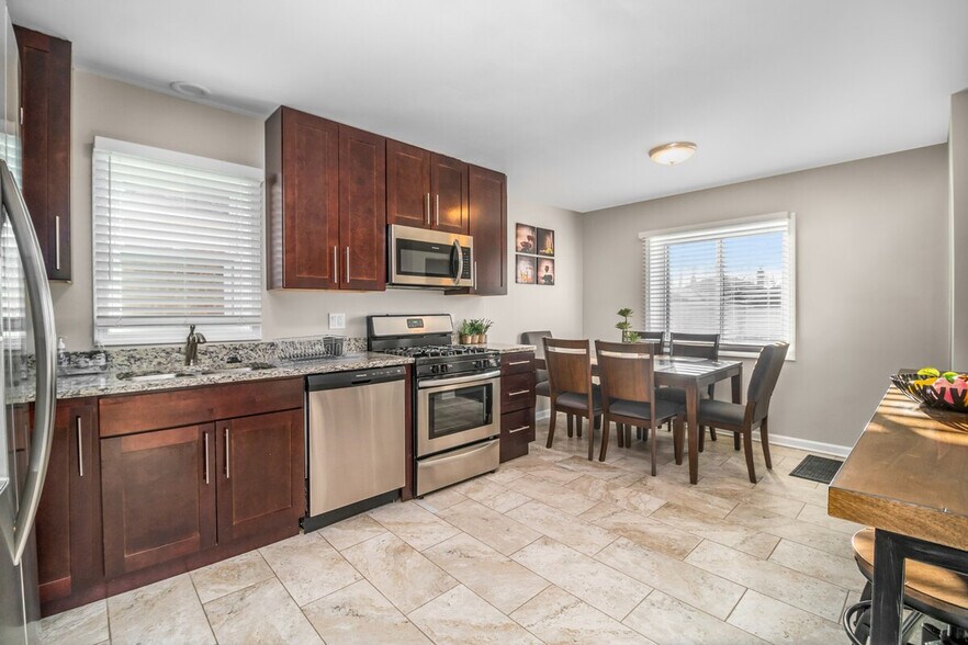 Building Photo - 3800 S Harvey Ave