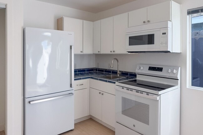 Building Photo - 118 Bardsdale Ave