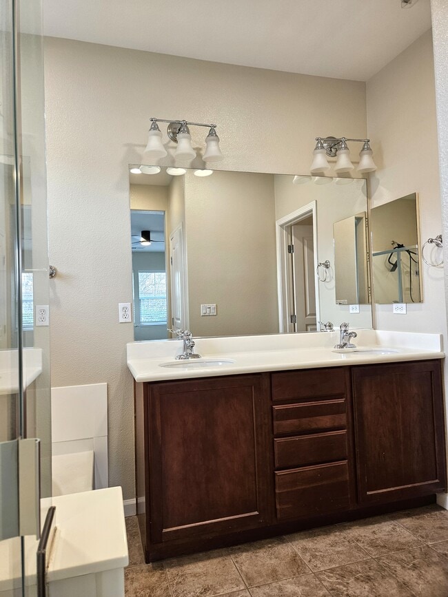 Building Photo - 143 W Saltillo Ln