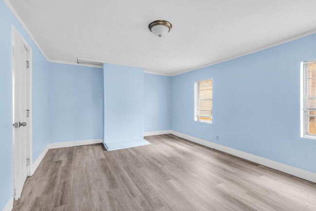 Building Photo - 1497 Silver Beach Rd