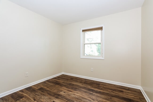 Building Photo - 5003 Stewart Ct