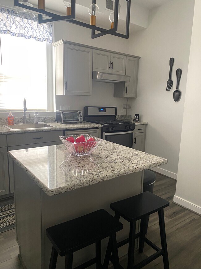 Building Photo - 7 N Robinson St