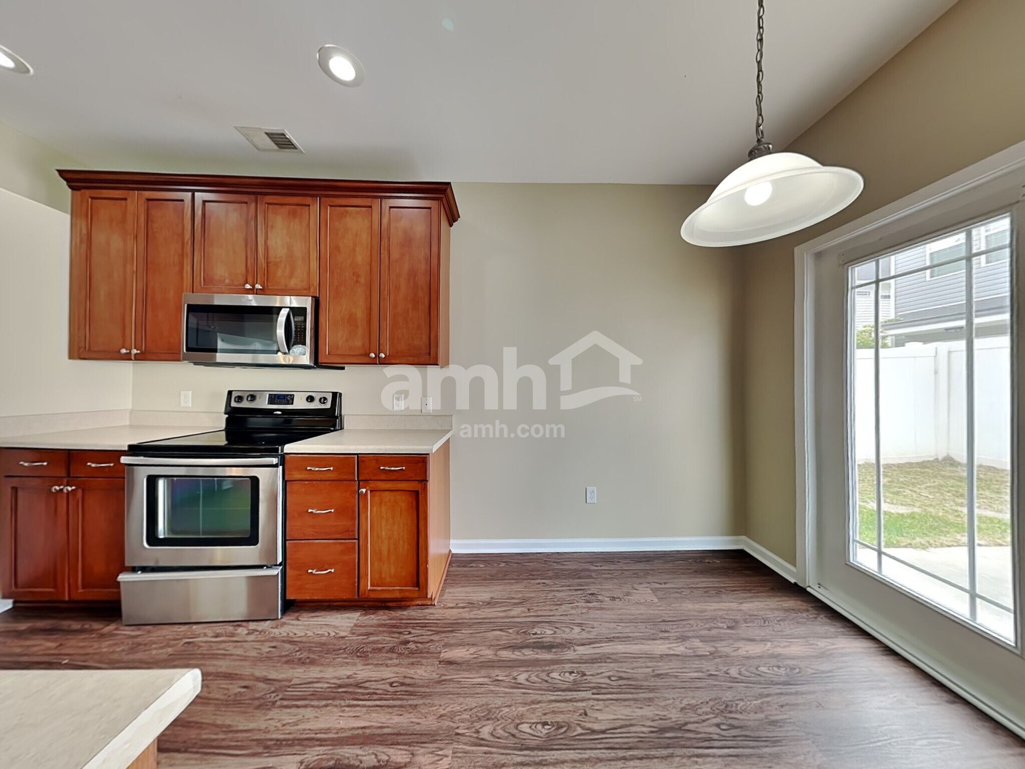 Building Photo - 100 Summer Hill Ct
