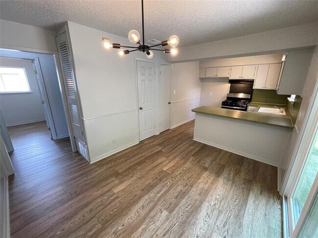 Building Photo - 5900 Glen Meadow Dr