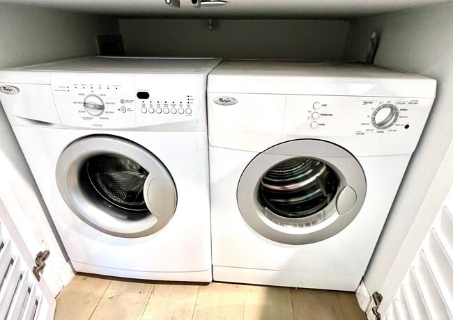 Building Photo - Santa Monica - Luxury Townhome w/ Loft!  (3 Bed / 3.5 Bath)