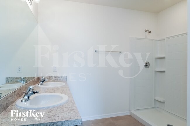 Building Photo - 1622 SW 27th St