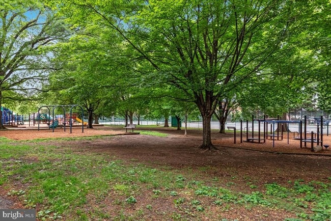 Building Photo - 4817 Chevy Chase Blvd